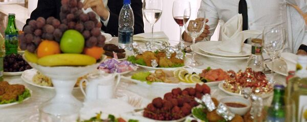 Праздничное застолье, архивное фото - Sputnik Таджикистан