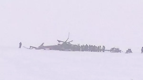 Чархболи Ми-8 дар кишвари Краснодар суқут кард. Навор аз маҳалли ҳодиса - Sputnik Тоҷикистон