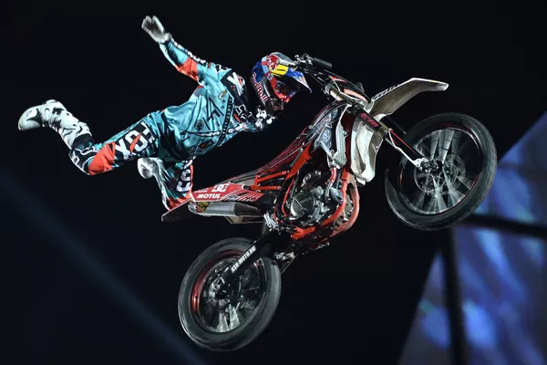 Шоуи театрӣ ва рақсии G-Drive Night Show Шоуи театрӣ ва рақсии G-Drive Night Show - Sputnik Тоҷикистон