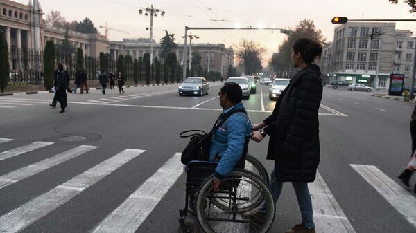 Гулом Назаров, инвалид-колясочник в городе Душанбе - Sputnik Тоҷикистон