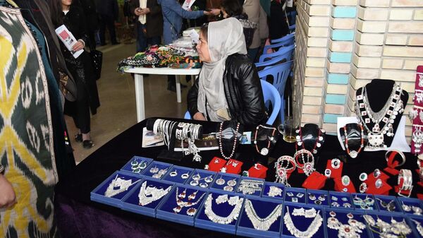 Выставка ремесленников в Исмаилитском центре в Душанбе - Sputnik Тоҷикистон