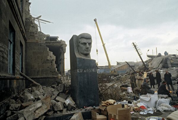 Последствия землетрясения в Армении. Архивное фото. - Sputnik Таджикистан
