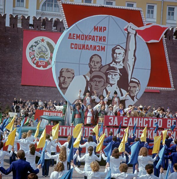 Какой сегодня праздник в Таджикистане и мире: 1 мая Какой сегодня праздник в Таджикистане и мире: 1 мая - Sputnik Таджикистан