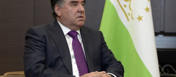 Эмомалӣ Раҳмон. Акс аз бойгонӣ Эмомалӣ Раҳмон. Акс аз бойгонӣ - Sputnik Тоҷикистон