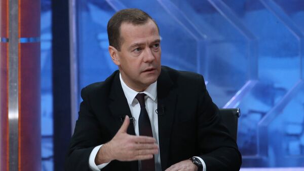 Интервью премьер-министра РФ Д.Медведева пяти российским телеканалам - Sputnik Таджикистан