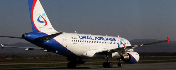 Самолет авиакомпании Уральские авиалинии, архивное фото Самолет авиакомпании Уральские авиалинии, архивное фото - Sputnik Тоҷикистон