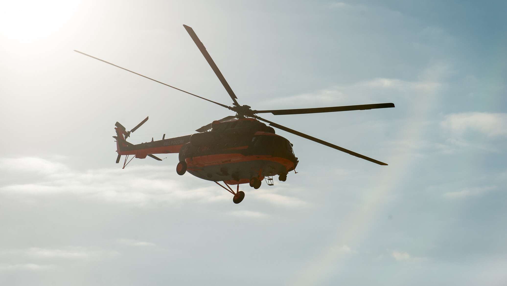 Вертолет перебрасывал отряд поисковиков на новую. Учения ввс литвы. Ми-8 вертолёт. Вертолет перебрасывал отряд поисковиков на новую. Вертолет перебрасывал отряд.