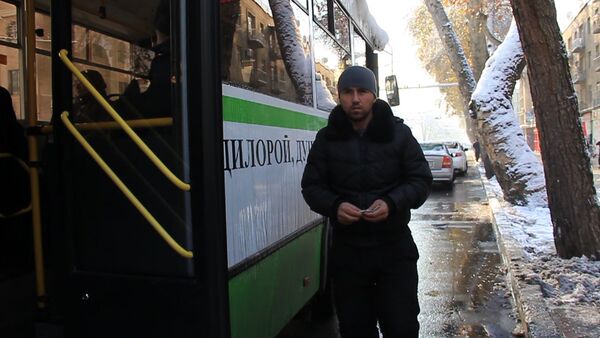 Столичные кондукторы троллейбусов работают без зарплаты - Sputnik Таджикистан