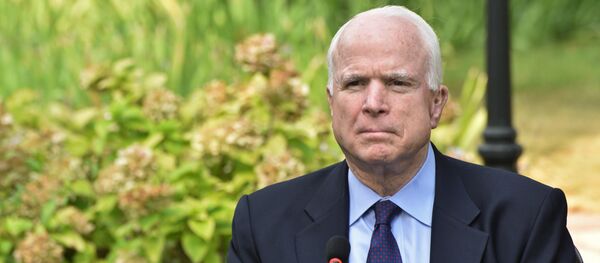 Сенатор США Джон Маккейн, архивное фото Сенатор США Джон Маккейн, архивное фото - Sputnik Тоҷикистон