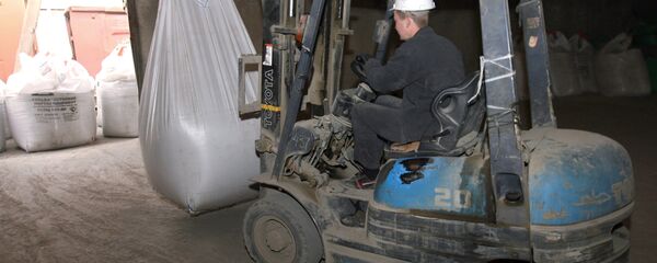 Халтаи семент. Акс аз бойгонӣ - Sputnik Тоҷикистон