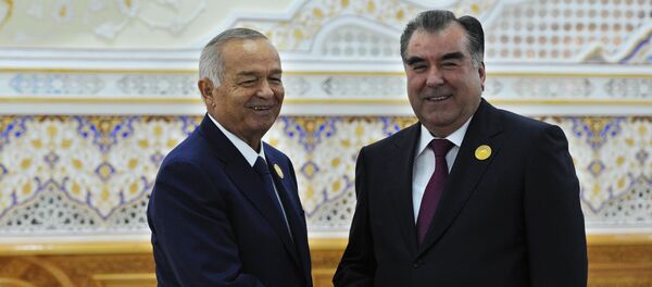 Президент Узбекистана Ислам Каримов и президент Таджикистана Эмомали Рахмон на саммит ШОС в Душанбе. Архивное фото. Президент Узбекистана Ислам Каримов и президент Таджикистана Эмомали Рахмон на саммит ШОС в Душанбе. Архивное фото. - Sputnik Таджикистан