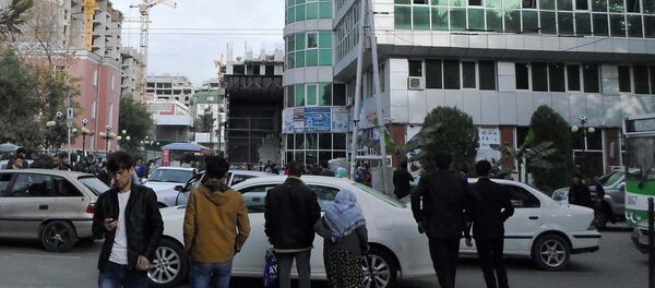 Дар назди маркази савдои Садбарг, акс аз бойгонӣ - Sputnik Тоҷикистон