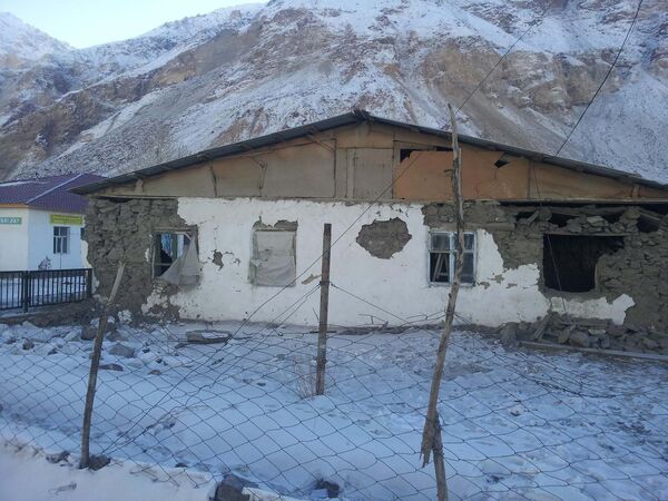 Последствия землетрясения в кишлаке Гудара - Sputnik Таджикистан