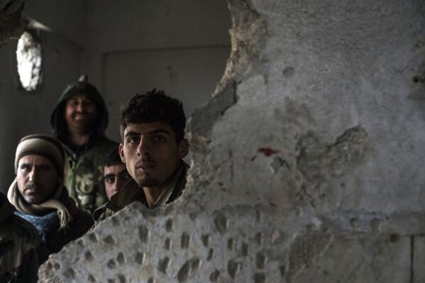 Сирийская армия взяла под контроль военный аэродром Мардж­ аль­-Султан - Sputnik Таджикистан