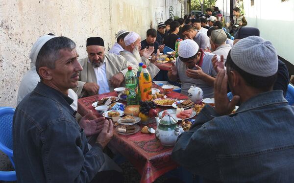 Празднование Иди Курбон в Душанбе. Архивное фото - Sputnik Таджикистан