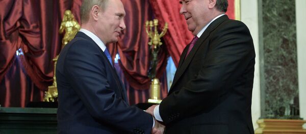 Владимир Путин ва Эмомалӣ Раҳмон. Акс аз бойгонӣ - Sputnik Тоҷикистон