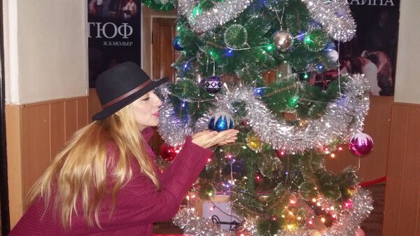 Ох, нелегкая это работа: признания Дедов Морозов и Снегурочек Ох, нелегкая это работа: признания Дедов Морозов и Снегурочек - Sputnik Таджикистан