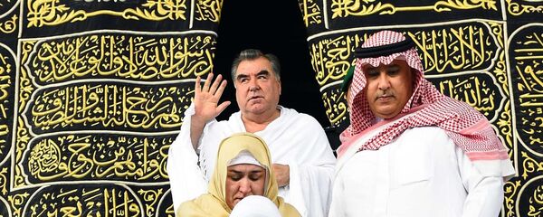 Рахмон совершил хадж умра в Мекке - Sputnik Тоҷикистон