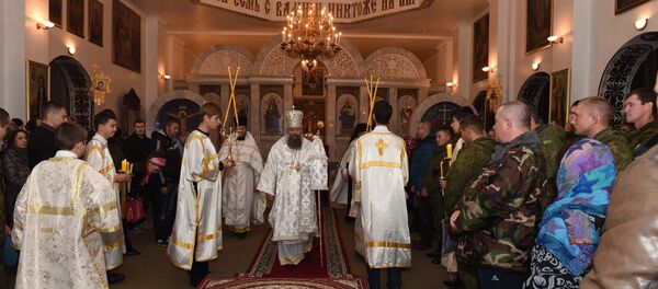 Праздничное богослужение в честь Рождества Христова в православном храме - Свято-Никольском соборе в Душанбе Праздничное богослужение в честь Рождества Христова в православном храме - Свято-Никольском соборе в Душанбе - Sputnik Таджикистан