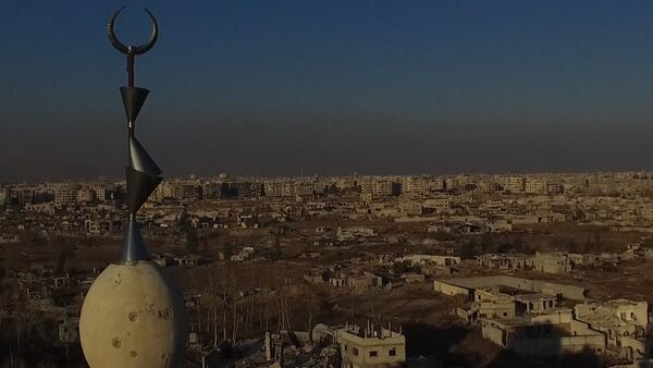 Разрушенный артобстрелами пригород Дамаска. Съемка с беспилотника - Sputnik Таджикистан