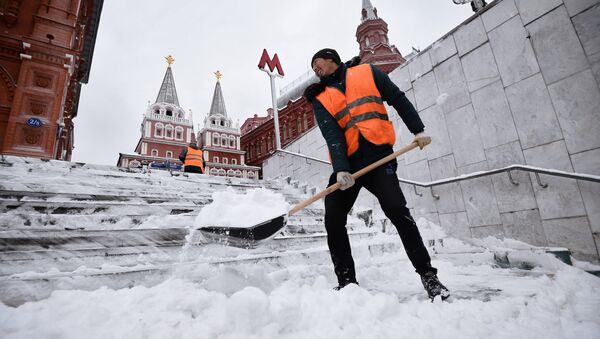 Уборка снега в Москве, архивное фото - Sputnik Таджикистан
