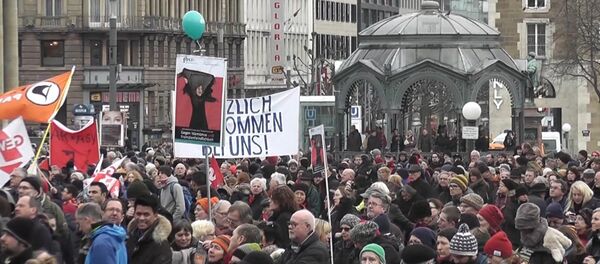 Марш в Кельне и митинг в Штутгарте: Германия протестует против насилия - Sputnik Таджикистан