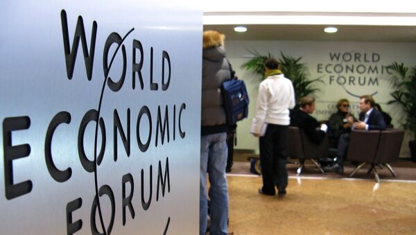 Фойе конгресс-центра Всемирного экономического форума (ВЭФ) в Давосе. Архивное фото - Sputnik Таджикистан