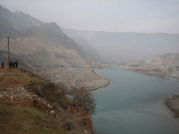 Русло реки Вахш перед перекрытием в декабре 2006 года. - Sputnik Таджикистан