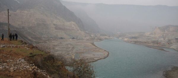 Русло реки Вахш перед перекрытием в декабре 2006 года. - Sputnik Таджикистан
