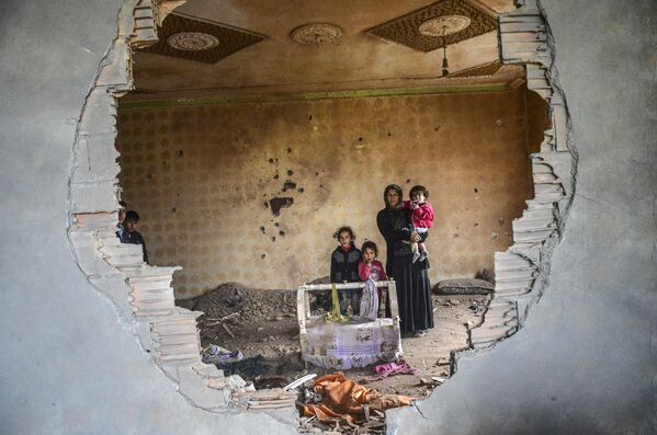 Разрушенный дом в курдском городе Силопи на юго-востоке Турции, недалеко от границы с Ираком 19 января - Sputnik Таджикистан
