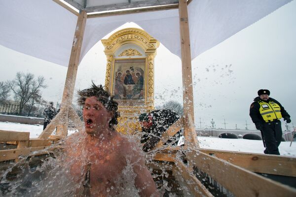 Праздник Крещение Господне в регионах России - Sputnik Таджикистан