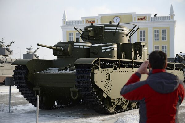 В Свердловской области по советским чертежам воссоздали танк Т-35 - Sputnik Таджикистан