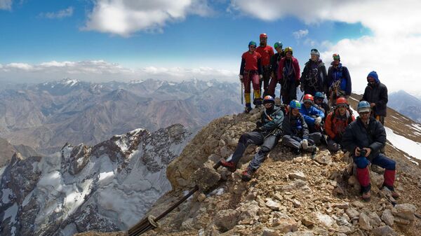 Туристы в Фанских горах Таджикистана, архивное фото - Sputnik Таджикистан