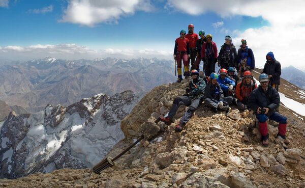 Туристы в Фанских горах Таджикистана. Архивное фото Туристы в Фанских горах Таджикистана. Архивное фото - Sputnik Таджикистан