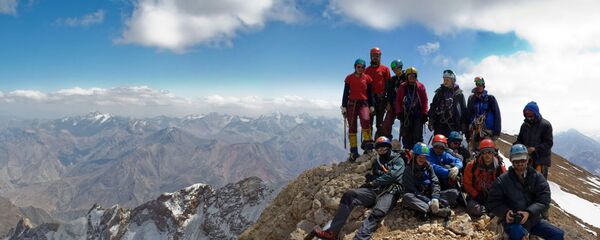 Туристы в Фанских горах Таджикистана. Архивное фото - Sputnik Таджикистан