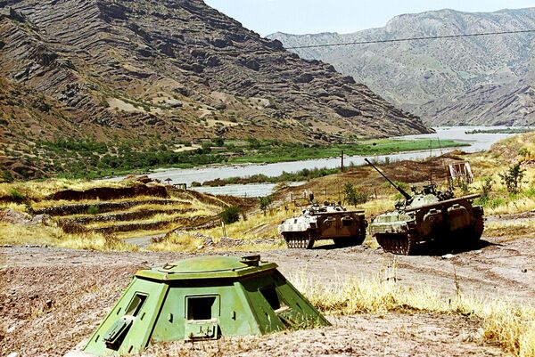 На таджикско-афганской границе. Архивное фото На таджикско-афганской границе. Архивное фото - Sputnik Таджикистан