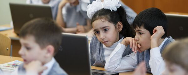 Хонандагон дар мактаб, акс аз бойгонӣ - Sputnik Тоҷикистон