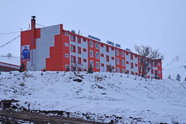 Гостиничный комплекс в горнолыжном курорте Сафед Дара - Sputnik Таджикистан