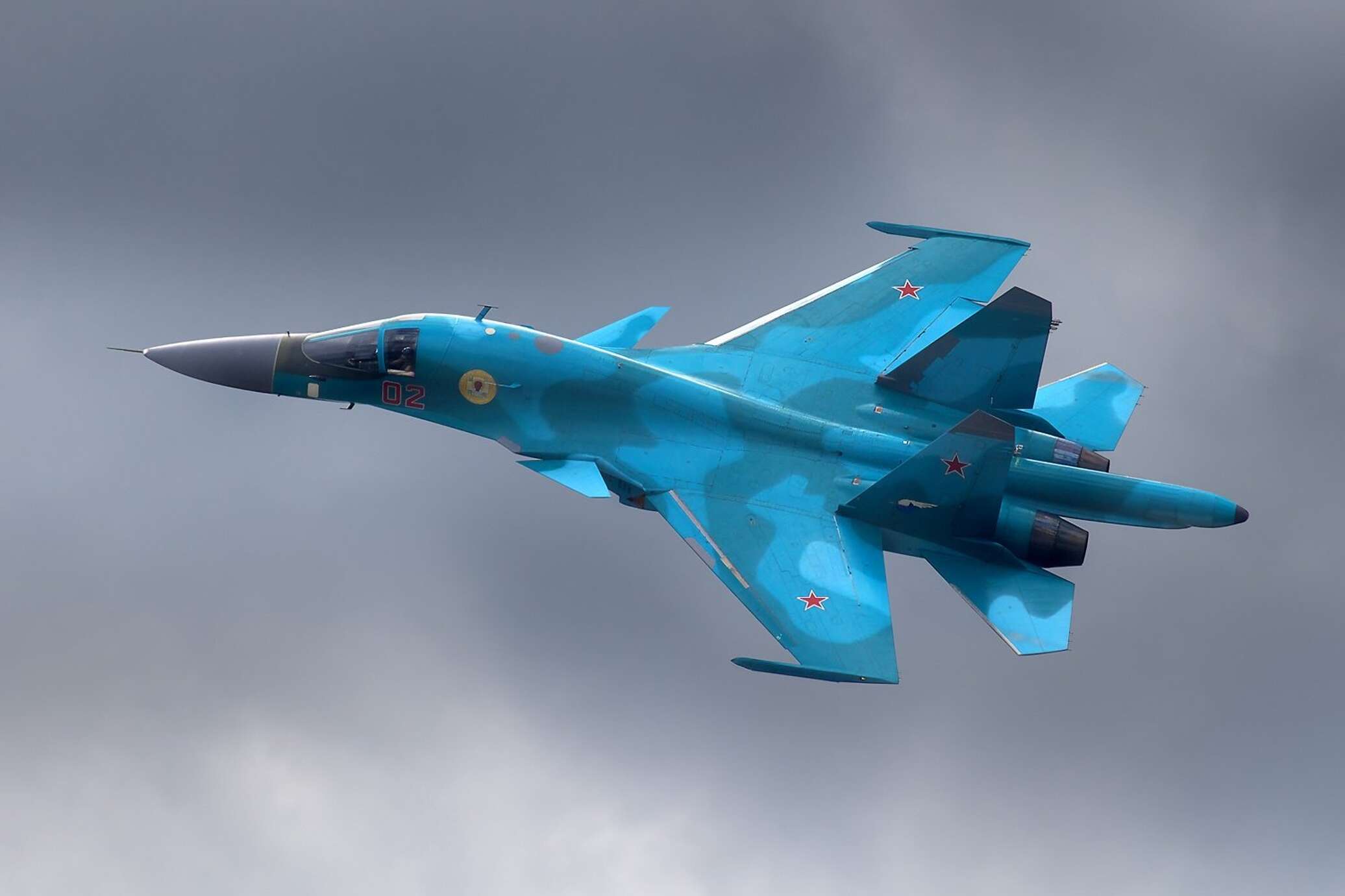 Современные российские самолеты. Су-34 бомбардировщик. Истребитель Су 34м. Истребители su 34. Су-34 двухдвигательный реактивный самолёт.