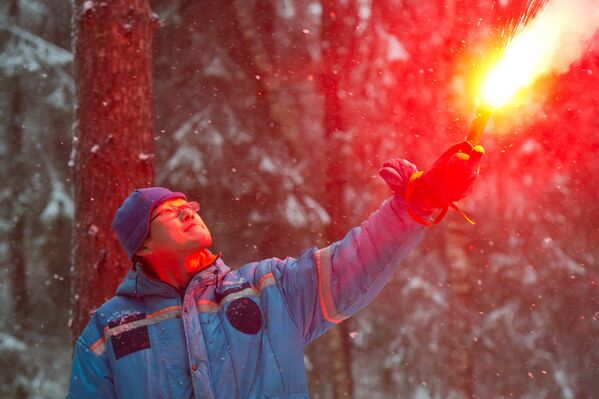 Экипаж МКС 54/55 провел тренировку по выживанию в зимнем лесу - Sputnik Таджикистан