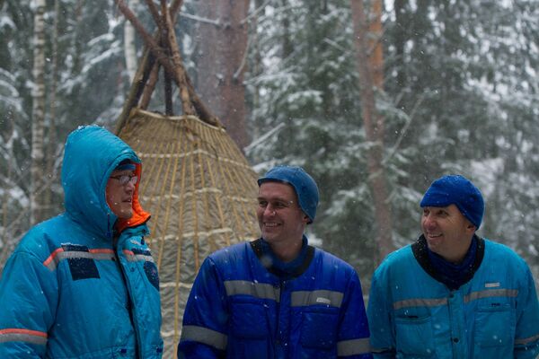Экипаж МКС 54/55 провел тренировку по выживанию в зимнем лесу - Sputnik Таджикистан