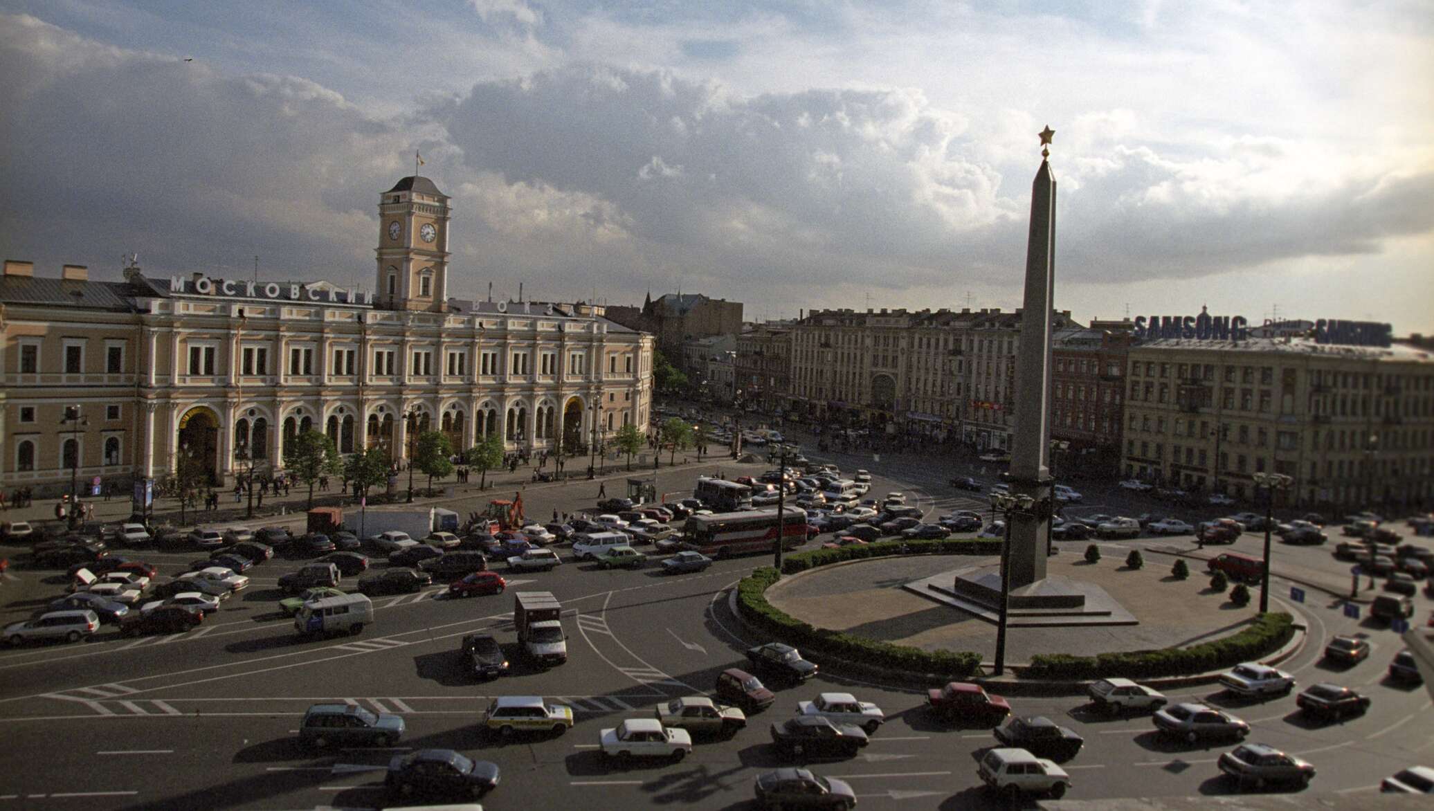 Площадь восстания. Площадь Восстания Санкт-Петербург. Город Ленинград площадь Восстания. Площадь Восстания Московский вокзал. Город герой Ленинград вокзал.