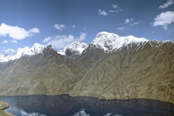 Горный пейзаж в районе Сарезского озера. Архивное фото - Sputnik Таджикистан