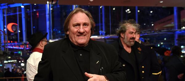 Актер Жерар Депардье и режиссер Гюстав Керверн (слева направо) на премьере фильма Сент-Амур - Sputnik Таджикистан