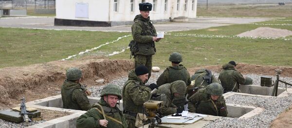 Подготовка военных Таджикистана на полигоне Ляур 201-й РВБ. Архивное фото Подготовка военных Таджикистана на полигоне Ляур 201-й РВБ. Архивное фото - Sputnik Таджикистан