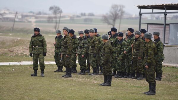 Подготовка военных Таджикистана на полигоне Ляур 201-й РВБ. Архивное фото - Sputnik Таджикистан