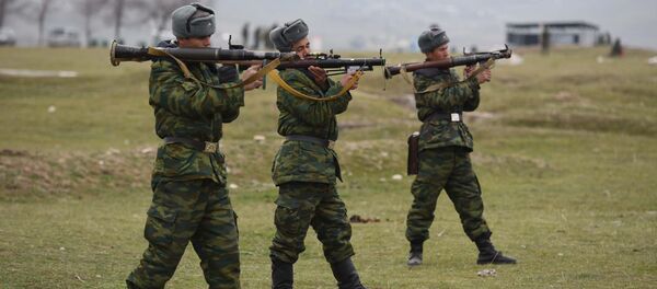 Подготовка военных Таджикистана на полигоне Ляур 201-й РВБ - Sputnik Таджикистан