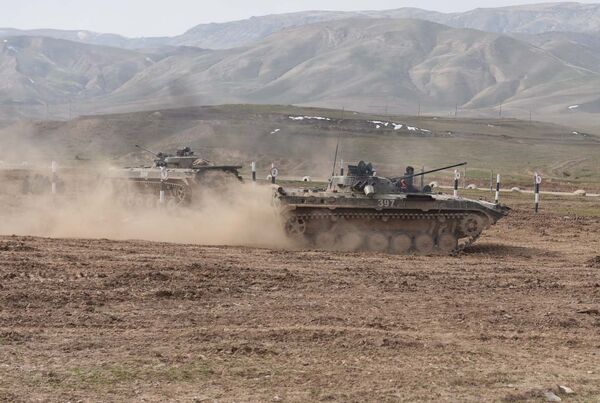 Подготовка военных Таджикистана на полигоне Ляур 201-й РВБ Подготовка военных Таджикистана на полигоне Ляур 201-й РВБ - Sputnik Таджикистан