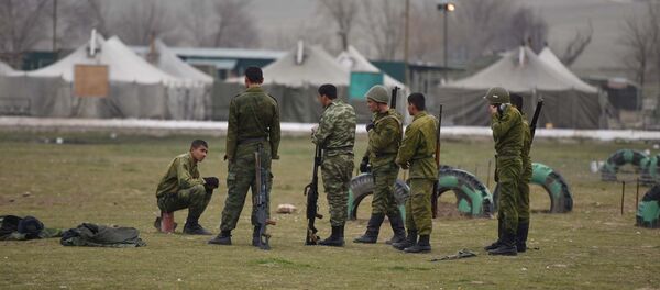 Подготовка военных Таджикистана на полигоне Ляур 201-й РВБ, архивное фото Подготовка военных Таджикистана на полигоне Ляур 201-й РВБ, архивное фото - Sputnik Таджикистан
