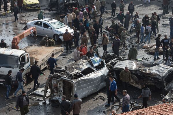 На месте террористического акта в сирийском городе Хомс 21.02.2016 - Sputnik Таджикистан